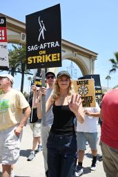 Samara Weaving – SAG AFTRA Strike at Paramount in Los Angeles 07/17/2023