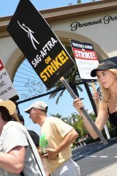 Samara Weaving – SAG AFTRA Strike at Paramount in Los Angeles 07/17/2023