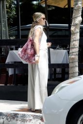 Sofia Richie Street Style - Brentwood 07/24/2023