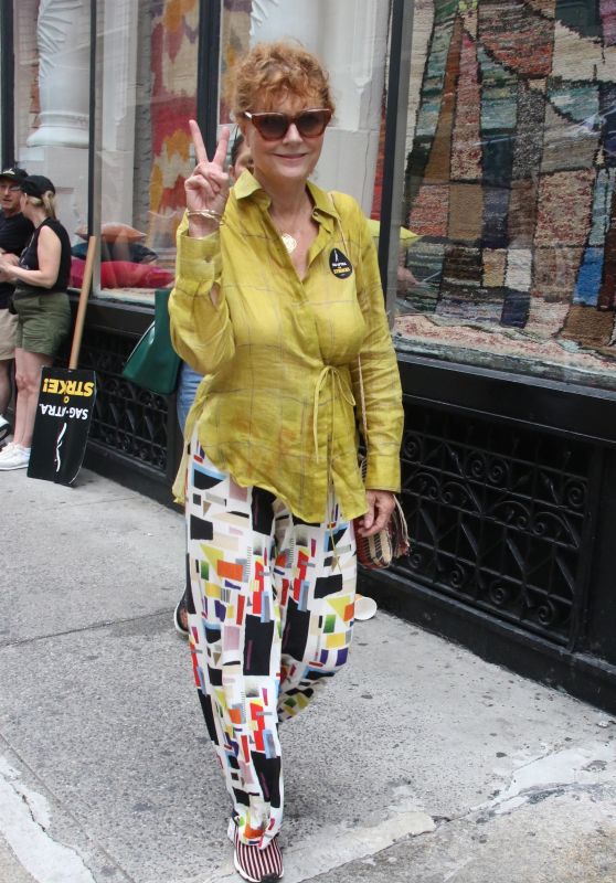 Susan Sarandon at the SAG-AFTRA Strike in Front of the Netflix Offices in NYC 07/20/2023