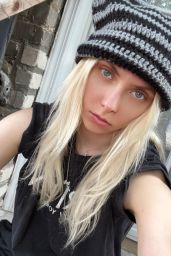 Taylor Momsen 07/05/2023 • CelebMafia