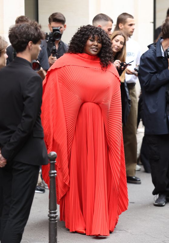 Yseult (Onguenet) - Arrives at the Balenciaga Show in Paris 07/05/2023