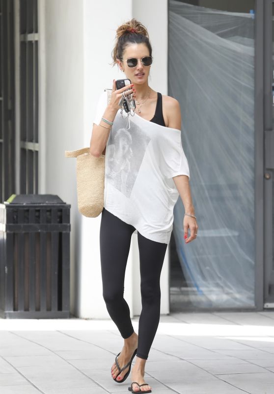 Alessandra Ambrosio Makeup-Free Shopping in Brentwood 08/18/2023