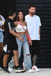 Antonela Roccuzzo in Ripped Jeans in Miami 08/21/2023