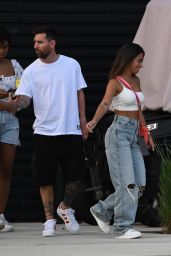 Antonela Roccuzzo in Ripped Jeans in Miami 08/21/2023