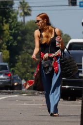 Ashlee Simpson - Running Errands in Los Angeles 08/03/2023