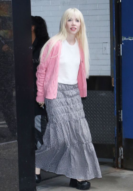 Carly Rae Jepsen - Exiting GMA in New York 08/10/2023