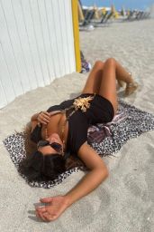 Claudia Romani - Beach in Miami 07/31/2023