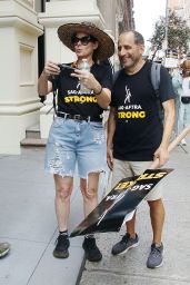 Debra Messing at the SAG/AFTRA Strike in New York 08/21/2023