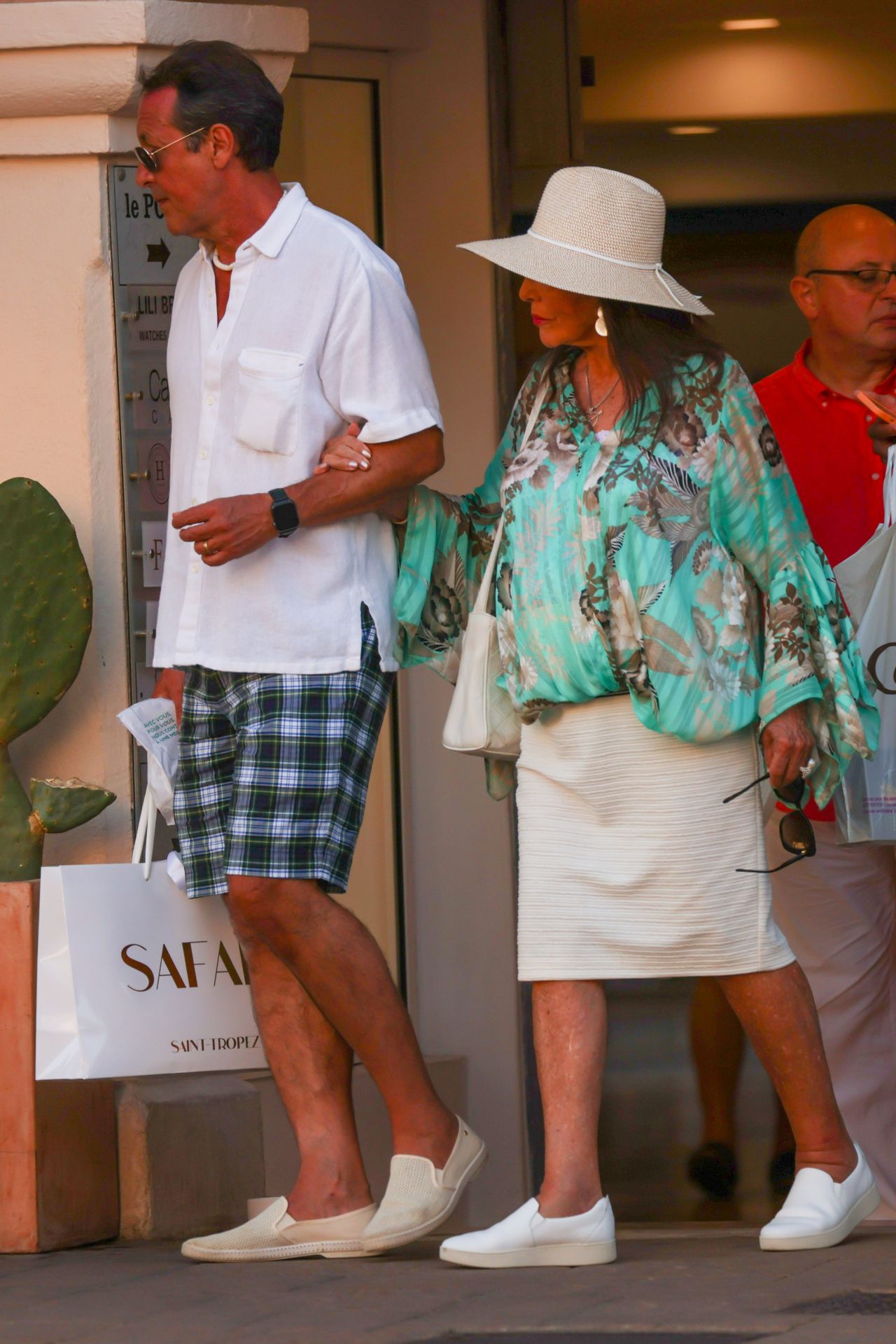 Elizabeth Hurley and Joan Collins in Saint-Tropez 08/12/2023 • CelebMafia