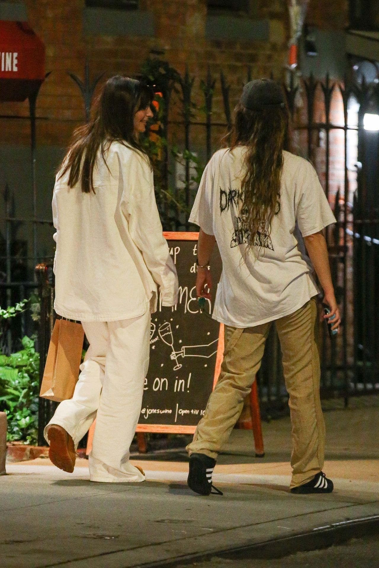 Emily Ratajkowski - Leaving a Wine Shop in New York 08/29/2023 • CelebMafia