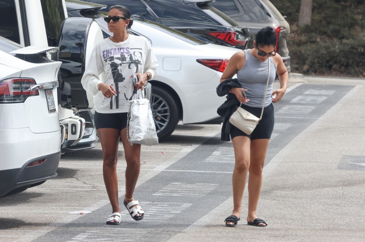 Eniko Parrish - Shopping in Calabasas 08/09/2023 • CelebMafia