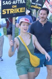 Erika Christensen - SAG /AFTRA Strike in Front of Netflix Studios in Hollywood 08/28/2023