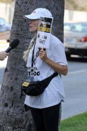 Frances Fisher at SAG AFTRA Strike at the Netflix Headquarters in Los Angeles 08/08/2023