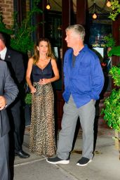 Hilaria Baldwin and Alec Baldwin - Robert De Niro’s 80th Birthday Celebration at Locanda Verde Restaurant in New York 08/17/2023