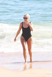 Holly Willoughby - Beach in Algarve in Portugal 08/05/2023