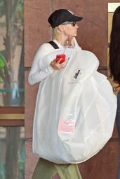 January Jones - Picking Up a Wedding Dress For Her Sister