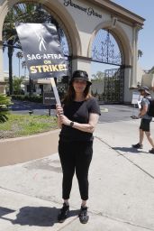 Jeanne Tripplehorn at the SAG-AFTRA and WGA Strike Outside Paramount Studios in Hollywood 08/04/2023