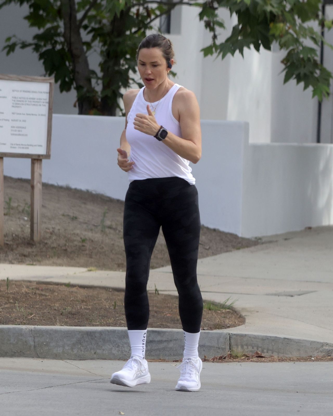 Jennifer Garner - Morning Run in Los Angeles 08/13/2023 • CelebMafia