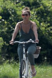 Jennifer Lopez - Bike Ride in The Hamptons 08/02/2023
