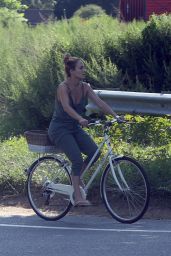 Jennifer Lopez - Bike Ride in The Hamptons 08/02/2023