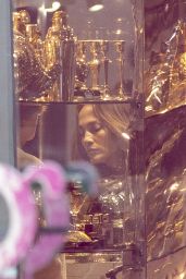 Jennifer Lopez - Shopping for Jewellery at Grays Antique Market in Londons West End 08/04/2023