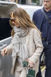 Jennifer Lopez - Shopping for Jewellery at Grays Antique Market in Londons West End 08/04/2023