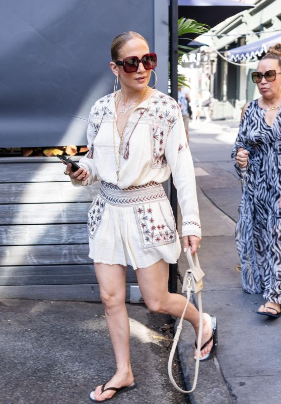 Jennifer Lopez  Summer Street Style - Shopping in New York 08/13/2023