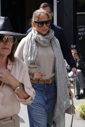Jennifer Lopez Wearing Isabelle Marant Glasses and Jacquemus Bag - Shopping in Paris 08/07/2023