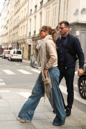 Jennifer Lopez Wearing Isabelle Marant Glasses and Jacquemus Bag - Shopping in Paris 08/07/2023