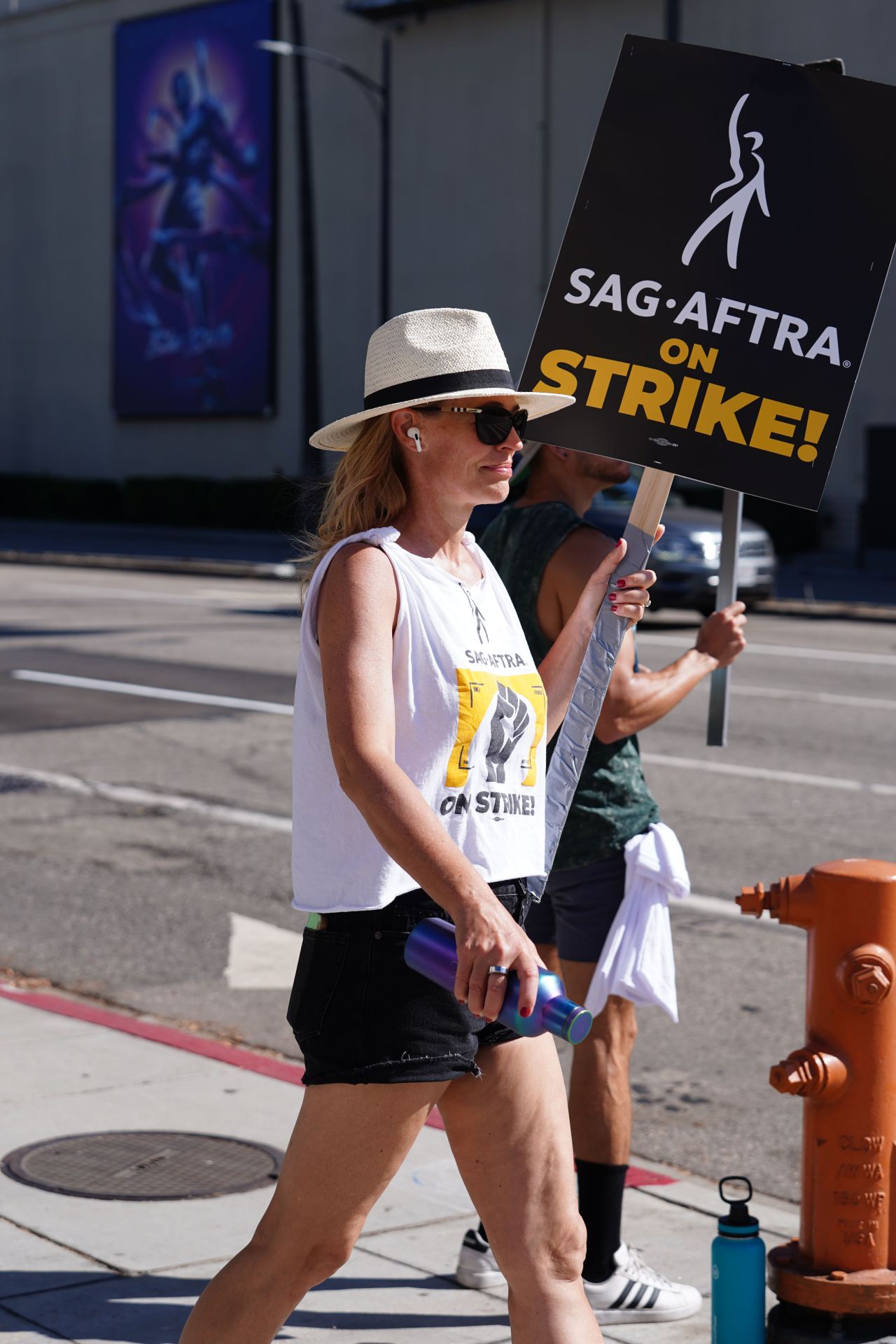 Jeri Ryan at SAG Strike at Warner Brothers Studios in Burbank 08/16