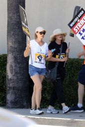 Jeri Ryan - Protesting With SAG-AFTRA at Warner Bros in Los Angeles 08/15/2023