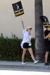 Jeri Ryan - SAG-AFTRA Strike at Warner Bros in Los Angeles 08/08/2023