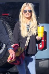Jessica Simpson - Grocery Shopping in Los Angeles 08/19/2023