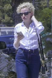 Julia Garner - Out in Los Feliz 08/12/2023