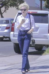 Julia Garner - Out in Los Feliz 08/12/2023