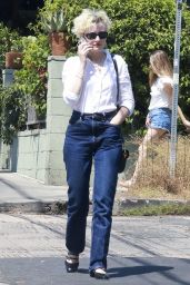 Julia Garner - Out in Los Feliz 08/12/2023