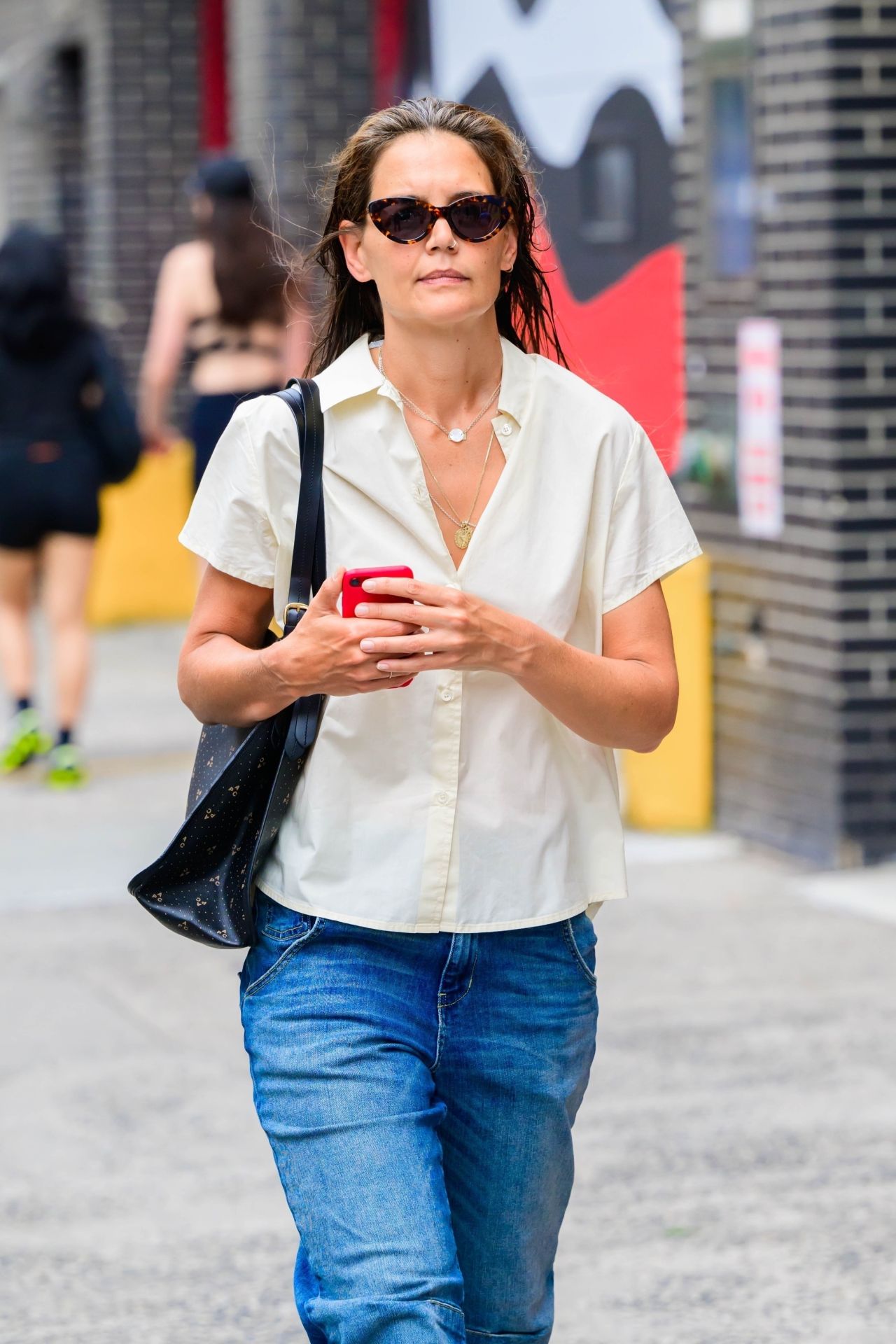 Katie Holmes in Casual Outfit in New York 08/08/2023 • CelebMafia