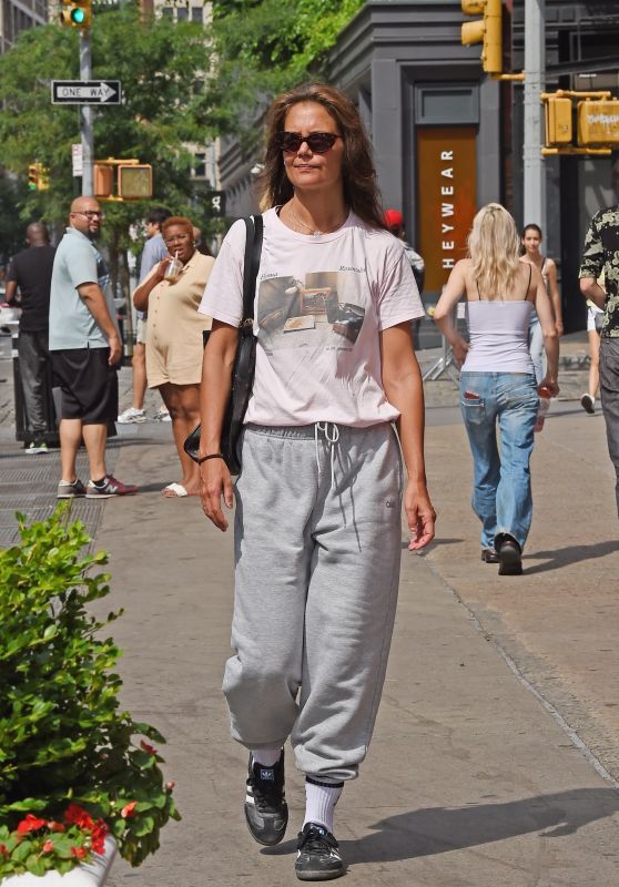 Katie Holmes in Gray Sweatpants and a White T-shirt in New York 08/05/2023