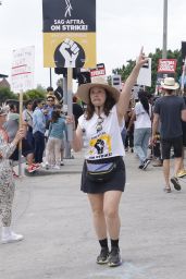 Katie Lowes – SAG-AFTRA and WGA Strike in Hollywood 08/09/2023