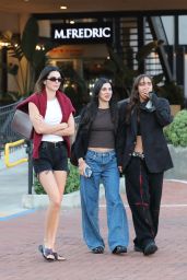 Kendall Jenner Casual Style - Shopping at Malibu Country Mart 08/12/2023