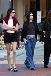 Kendall Jenner Casual Style - Shopping at Malibu Country Mart 08/12/2023