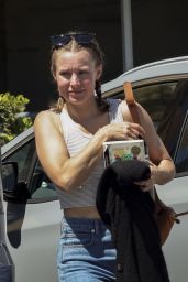 Kristen Bell in Casual Outfit in Los Angeles 08/08/2023