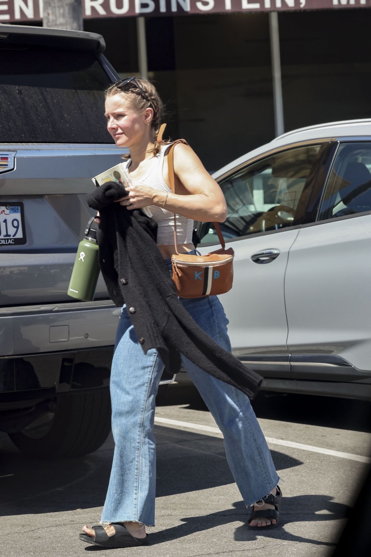 Kristen Bell in Casual Outfit in Los Angeles 08/08/2023 • CelebMafia