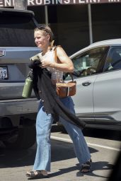 Kristen Bell in Casual Outfit in Los Angeles 08/08/2023