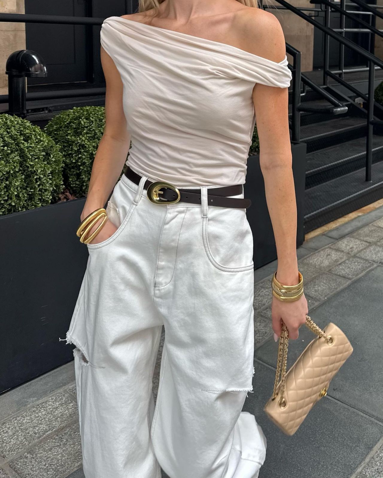 Meredith Duxbury Outfit 08/11/2023 • CelebMafia