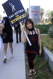 Naomi Grossman – Members of SAG-Aftra and the WGA Join the Picket Line at Netflix Offices in Los Angeles 08/14/2023
