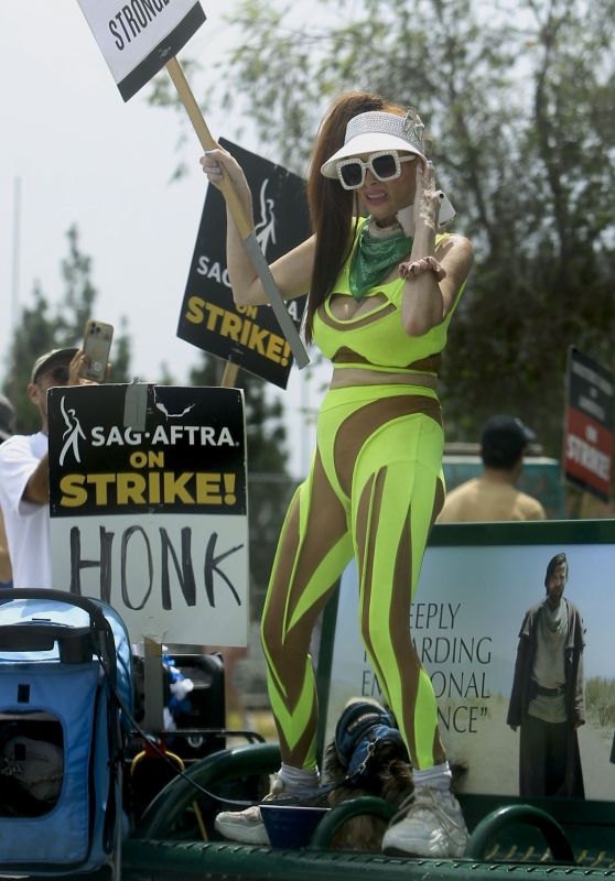 Phoebe Price - SAG Strike at Netflix in Hollywood 08/10/2023