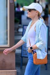 Reese Witherspoon at Brooklinen in New York 08/16/2023