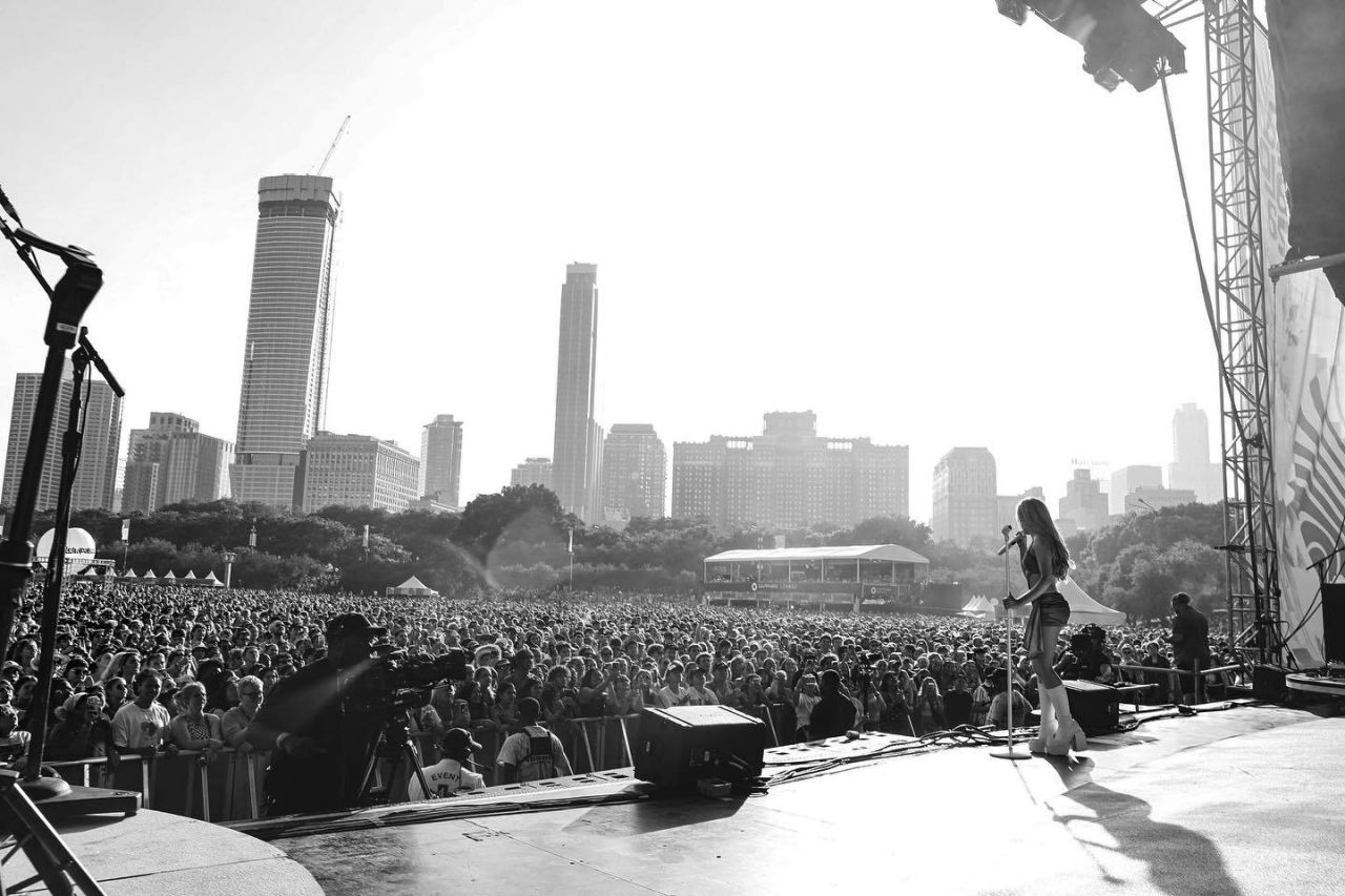 Sabrina Carpenter - Photo Shoot at Lollapalooza August 2023 • CelebMafia